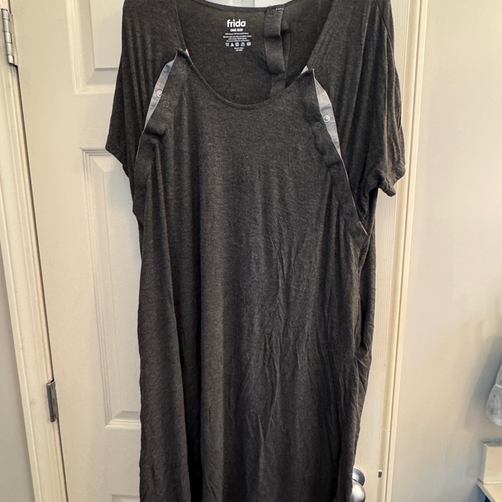 Frida Mom delivery gown